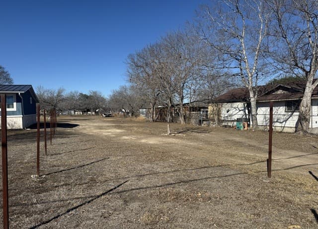 rental at 831 W Villaret in San Antonio, TX — photo 1