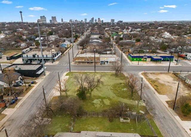 rental at 802 N New Braunfels #1 in San Antonio, TX — photo 3