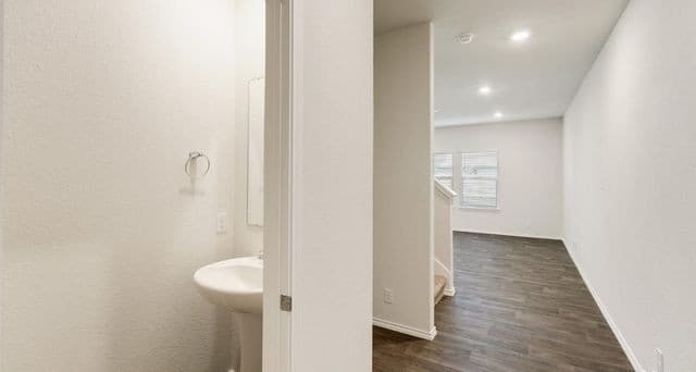 4-bedroom rental at 10720 Criterion in San Antonio, TX — photo 4