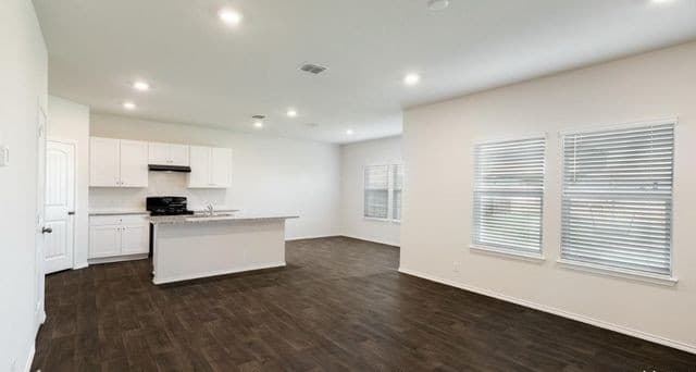 4-bedroom rental at 10720 Criterion in San Antonio, TX — photo 5