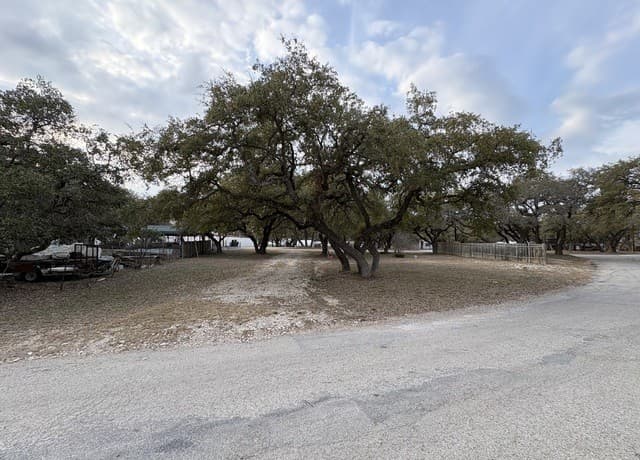 Home for sale at 138 Lakeshore Dr S in Bandera, TX — photo 4
