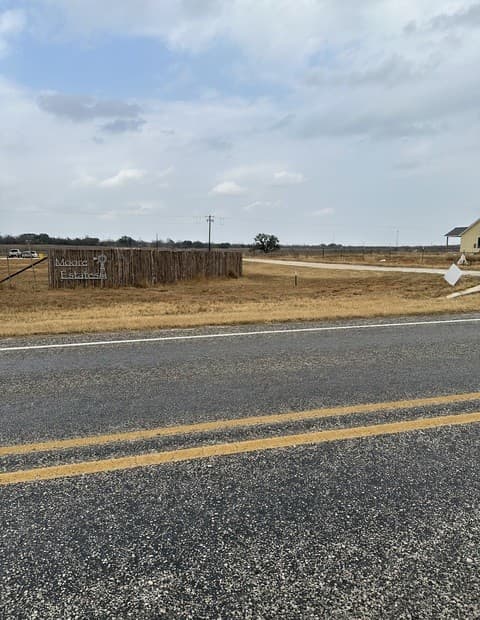 rental at 000 E Fm 462 in Moore, TX — photo 4