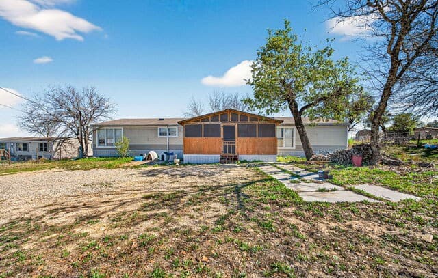 3-bedroom rental at 21960 Priest Rd in Elmendorf, TX — photo 1