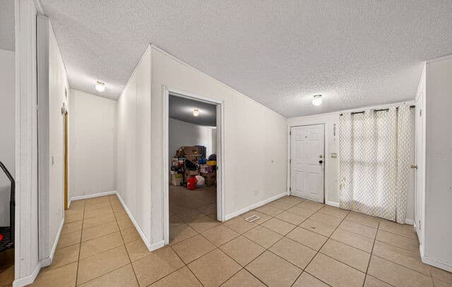 3-bedroom rental at 21960 Priest Rd in Elmendorf, TX — photo 4