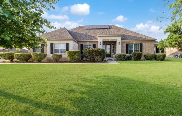 4-bedroom rental at 169 Westheim in Castroville, TX — photo 2
