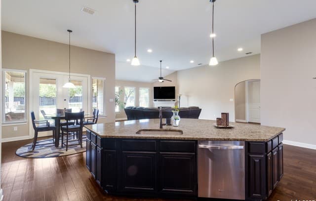 4-bedroom rental at 169 Westheim in Castroville, TX — photo 3