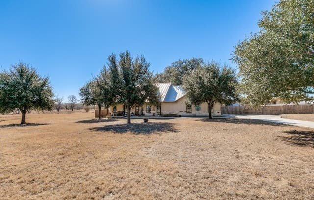 3-bedroom rental at 182 E Short Meadow in Lytle, TX — photo 4