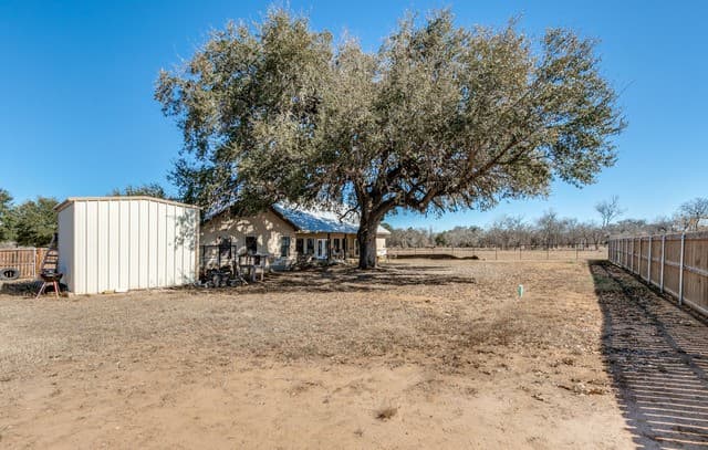 3-bedroom rental at 182 E Short Meadow in Lytle, TX — photo 5