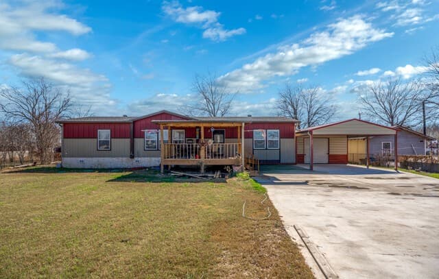 3-bedroom rental at 218 W 2nd St in Elmendorf, TX — photo 1