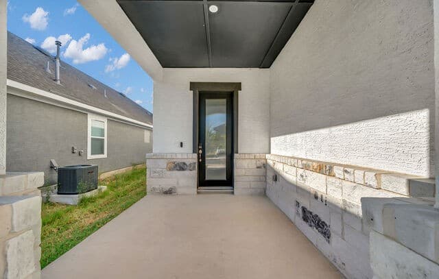 4-bedroom rental at 12688 Cotorra Springs in San Antonio, TX — photo 2
