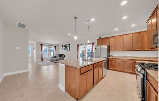 4-bedroom rental at 12688 Cotorra Springs in San Antonio, TX — photo 3