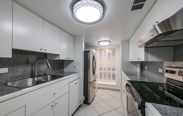 2-bedroom rental at 122 E Terra Alta Unit 22 in San Antonio, TX — photo 4