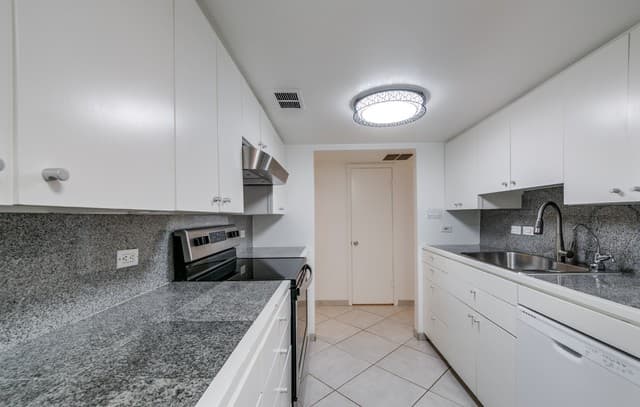 2-bedroom rental at 122 E Terra Alta Unit 22 in San Antonio, TX — photo 5