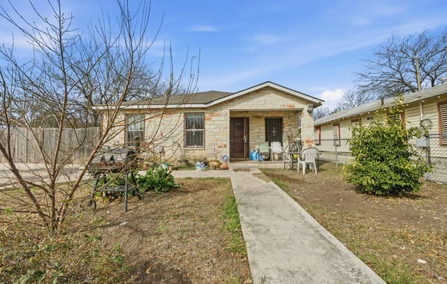 3-bedroom rental at 1511 19th in San Antonio, TX — photo 1