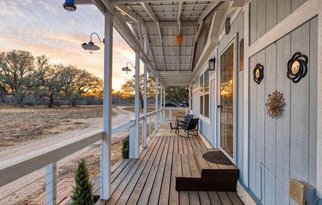6-bedroom rental at 2383 Tomblin in Bigfoot, TX — photo 4