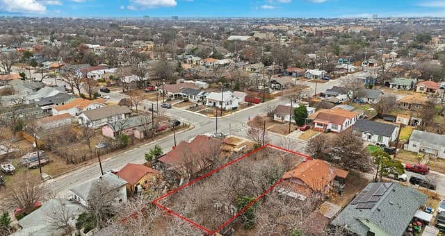 rental at 2106 E Crockett St in San Antonio, TX — photo 4
