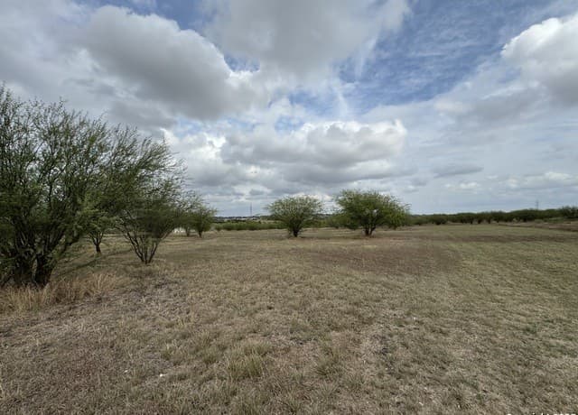 rental at 946 Country Lane in Marion, TX — photo 2