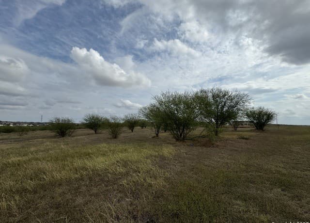 rental at 946 Country Lane in Marion, TX — photo 5