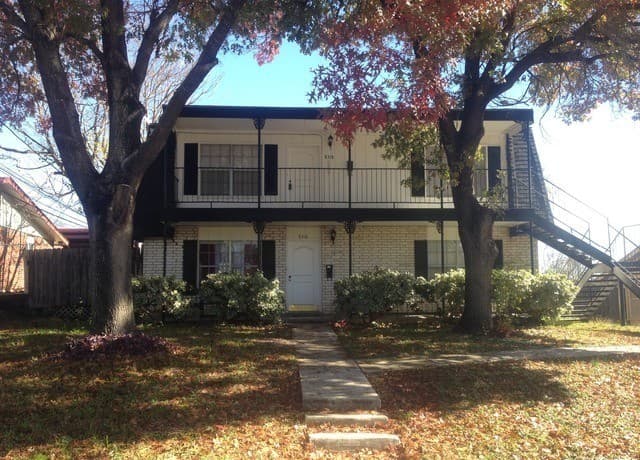 rental at 521/523 Southtrail Drive in San Antonio, TX — photo 1