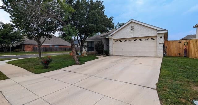 3-bedroom rental at 4103 Dunn Oak in San Antonio, TX — photo 1