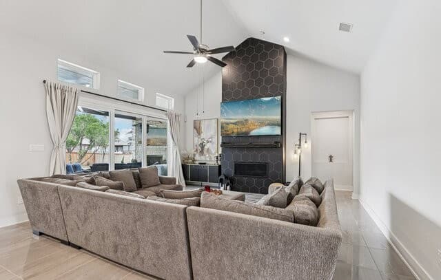 4-bedroom rental at 156 Moon in Castroville, TX — photo 5