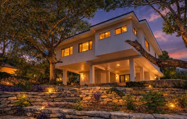 5-bedroom rental at 568 W Quill Dr in San Antonio, TX — photo 1
