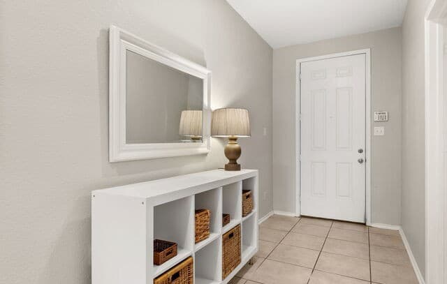 5-bedroom rental at 10919 Almond Crest in Live Oak, TX — photo 2