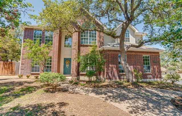 4-bedroom rental at 1419 Blackbird in San Antonio, TX — photo 2