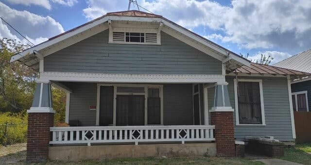 3-bedroom rental at 1122 Burnet in San Antonio, TX — photo 1