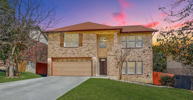 4-bedroom rental at 13314 Galicia in Universal City, TX — photo 2