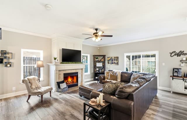 4-bedroom rental at 13314 Galicia in Universal City, TX — photo 4