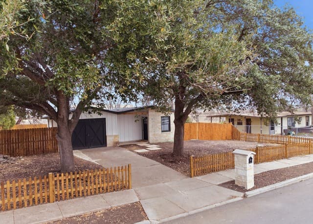 3-bedroom rental at 2050 Springvale in San Antonio, TX — photo 5