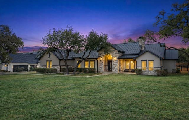 4-bedroom rental at 424 Arthur Ct in Spring Branch, TX — photo 1