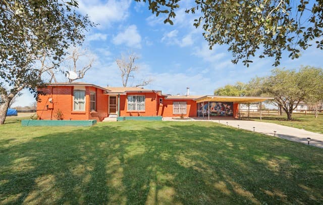 3-bedroom rental at 12055 Fm 1346 in St Hedwig, TX — photo 1