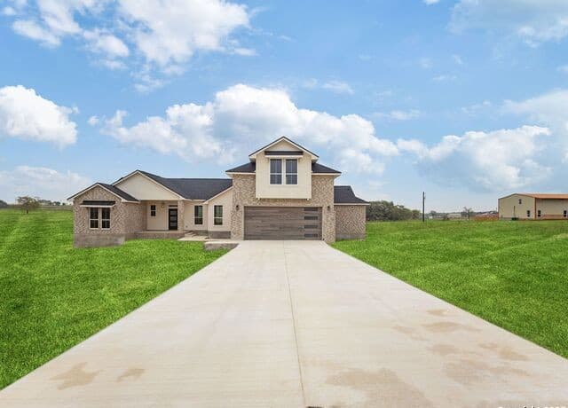 4-bedroom rental at 113 Hondo Vista in La Vernia, TX — photo 3