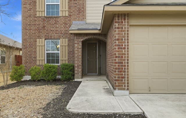 5-bedroom rental at 14022 Tyler Point in San Antonio, TX — photo 3