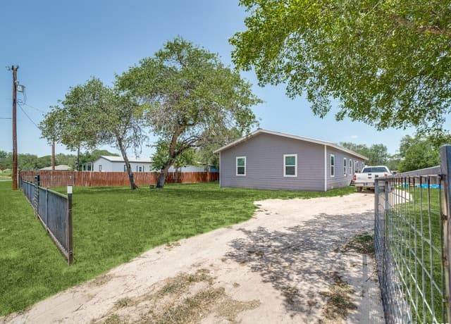 rental at 22806 Shady Forest Dr in Elmendorf, TX — photo 3