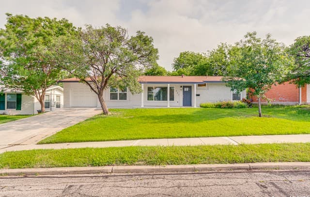 3-bedroom rental at 323 Senova Dr in San Antonio, TX — photo 2