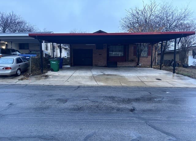 4-bedroom rental at 2223 Hays in San Antonio, TX — photo 1