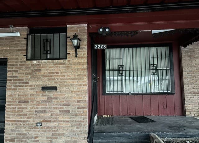 4-bedroom rental at 2223 Hays in San Antonio, TX — photo 3