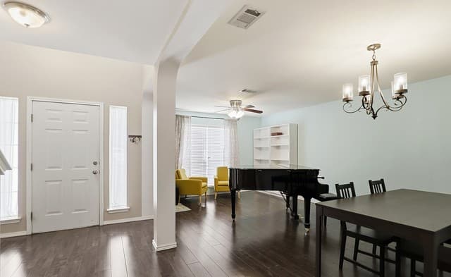 4-bedroom rental at 1341 Leopard Hunt in San Antonio, TX — photo 3