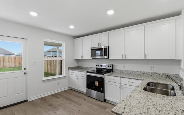 3-bedroom rental at 442 White Heron Way in Marion, TX — photo 5