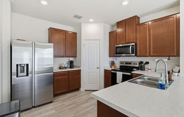 3-bedroom rental at 6826 Beltran Pass in San Antonio, TX — photo 4