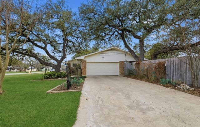3-bedroom rental at 819 Pecan St. in Blanco, TX — photo 2