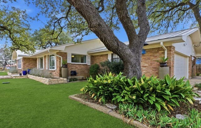 3-bedroom rental at 819 Pecan St. in Blanco, TX — photo 4