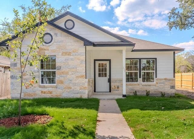 3-bedroom rental at 159 Allsup in San Antonio, TX — photo 1