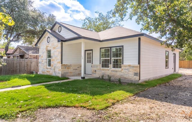 3-bedroom rental at 159 Allsup in San Antonio, TX — photo 2