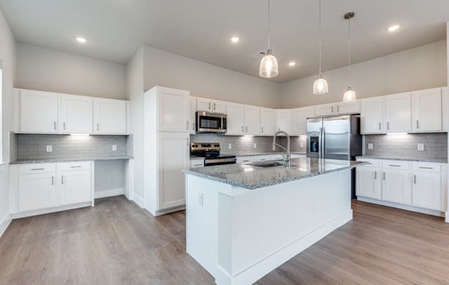 4-bedroom rental at 330 E Carson Unit 2302 in San Antonio, TX — photo 5
