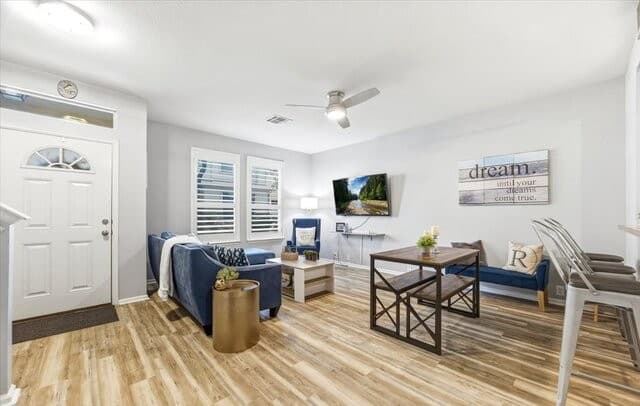 2-bedroom rental at 13517 Bristow Dawn in San Antonio, TX — photo 4