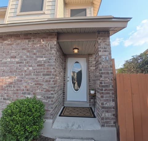 3-bedroom rental at 54 Badgers in San Antonio, TX — photo 3